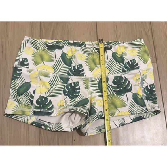 Fleo Shorts Women’s Sz Small Low Rise - Picture 5 of 6